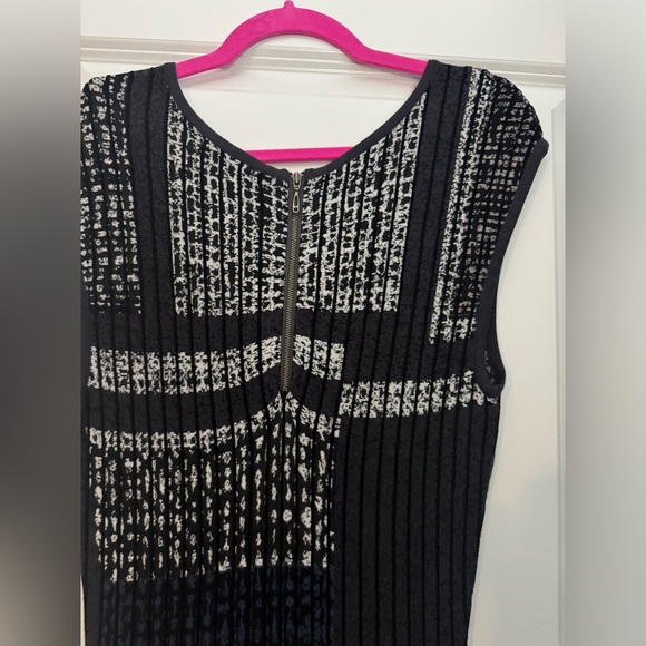 NIC+ZOE Traveling Twirl Dress in Black/Blue/White Print Size Medium - Picture 4 of 7